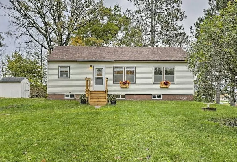 Birchwood Cottage With Red Cedar Lake Access!