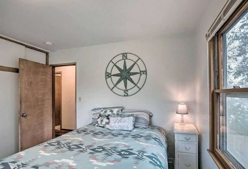 Birchwood Cottage With Red Cedar Lake Access!