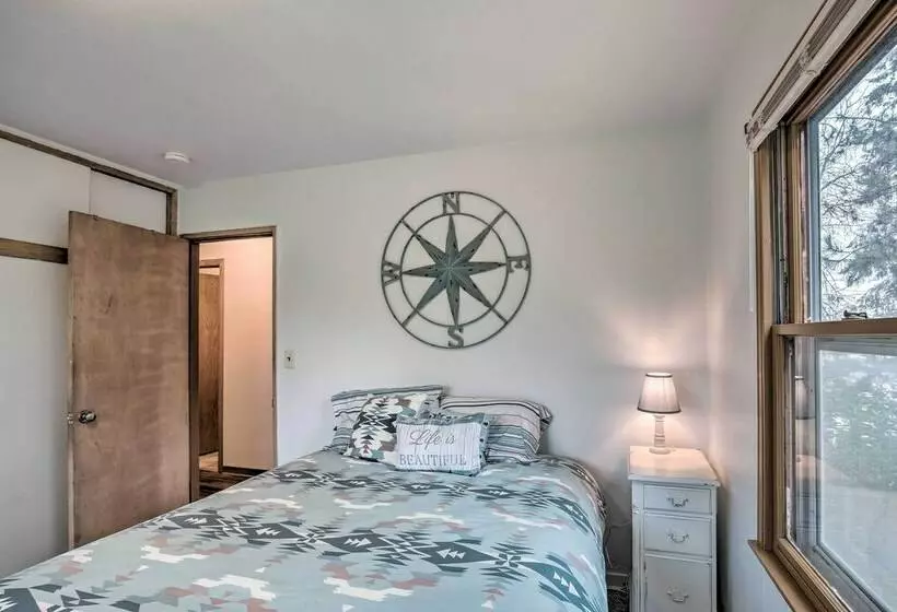 Birchwood Cottage With Red Cedar Lake Access!