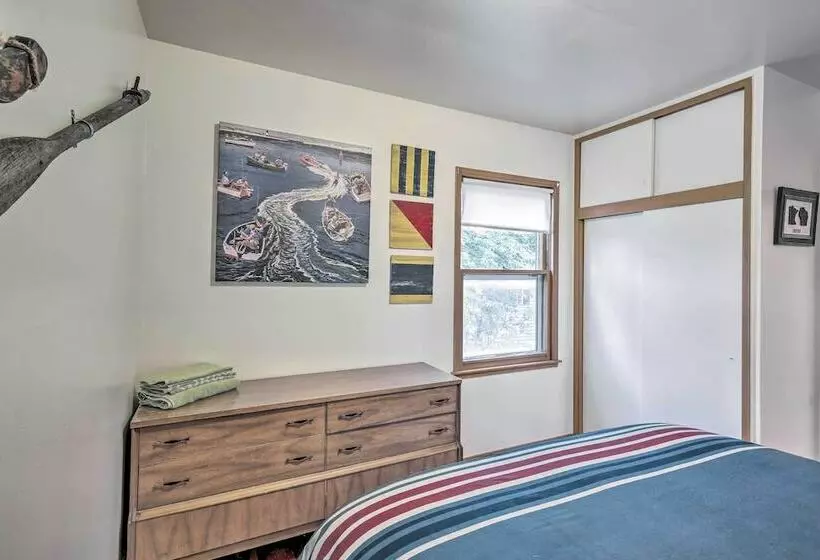 Birchwood Cottage With Red Cedar Lake Access!