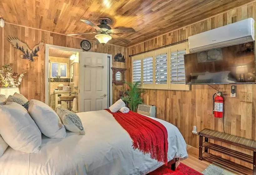 1 Mi To Lake Gregory: Boho Crestline Cabin
