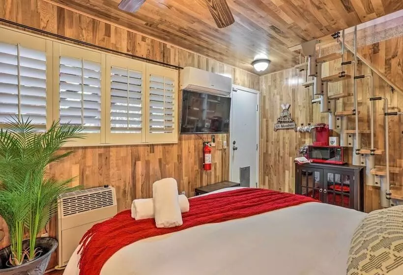 1 Mi To Lake Gregory: Boho Crestline Cabin