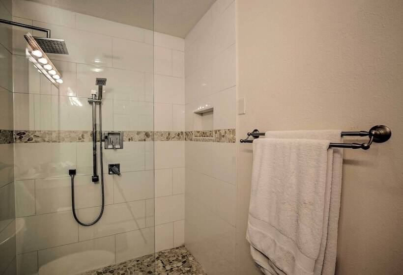 Bradenton Home W/ Saltwater Pool, Spa & Lanai!