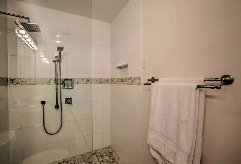 Bradenton Home W/ Saltwater Pool, Spa & Lanai!