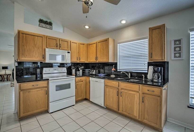 Bradenton Home W/ Saltwater Pool, Spa & Lanai!