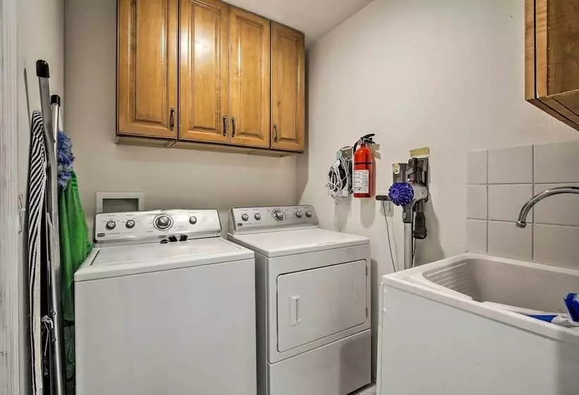 Bradenton Home W/ Saltwater Pool, Spa & Lanai!