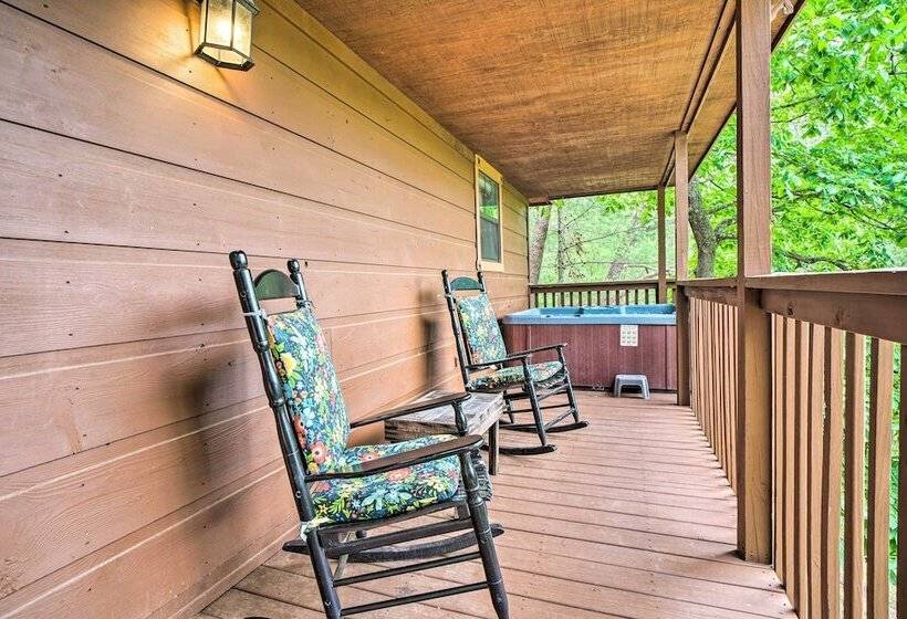 Central Sevierville Cabin W/ Hot Tub & Views!