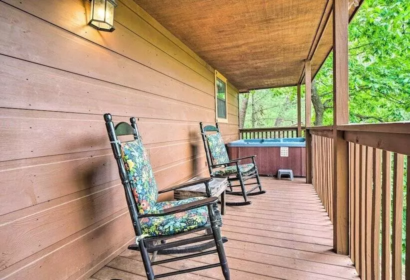Central Sevierville Cabin W/ Hot Tub & Views!