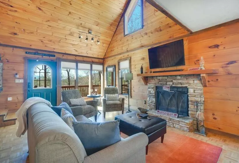 Central Sevierville Cabin W/ Hot Tub & Views!