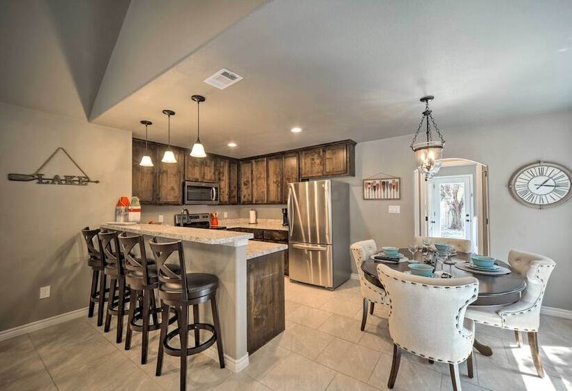 Charming Canyon Lake Home   Walk To Boat Ramp