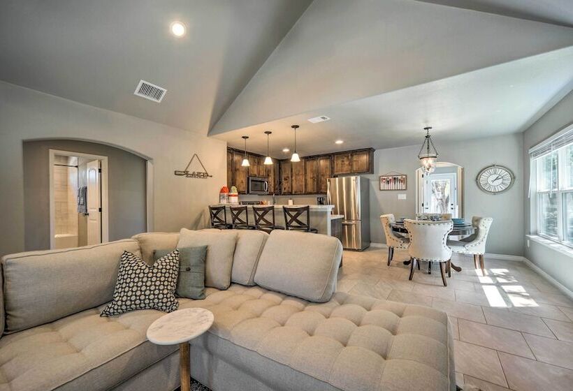 Charming Canyon Lake Home   Walk To Boat Ramp