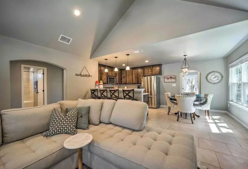 Charming Canyon Lake Home   Walk To Boat Ramp