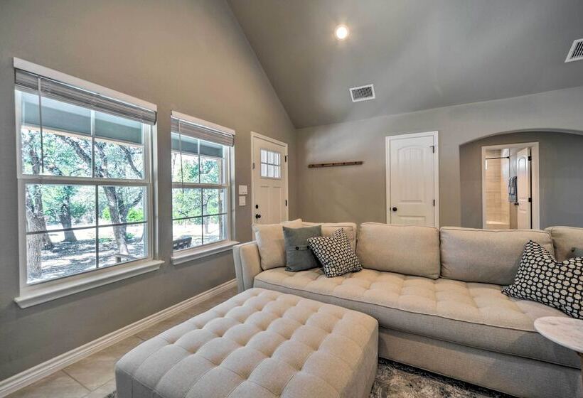 Charming Canyon Lake Home   Walk To Boat Ramp