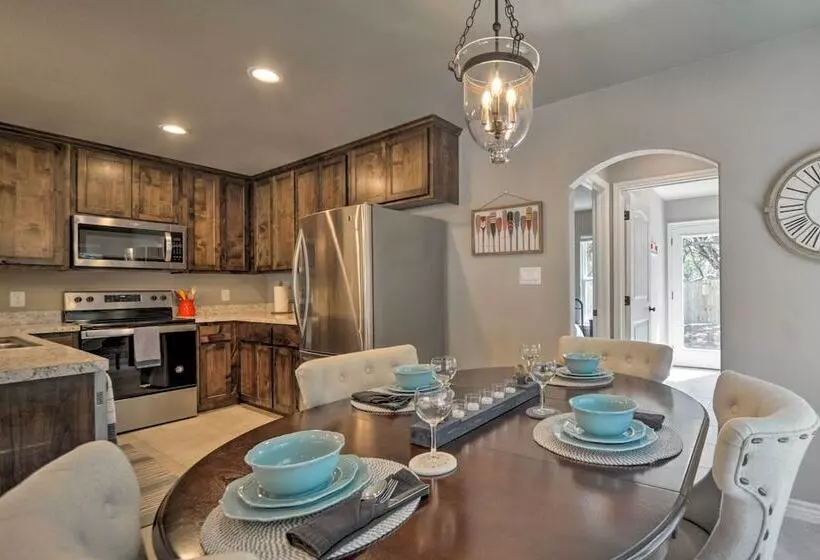 Charming Canyon Lake Home   Walk To Boat Ramp