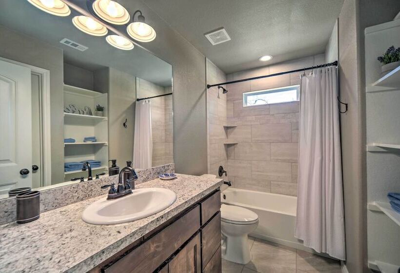 Charming Canyon Lake Home   Walk To Boat Ramp