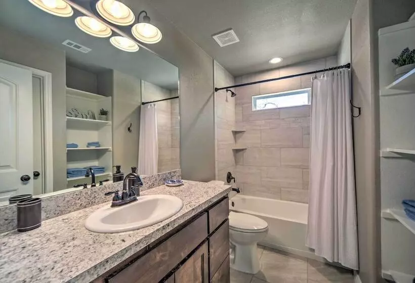 Charming Canyon Lake Home   Walk To Boat Ramp
