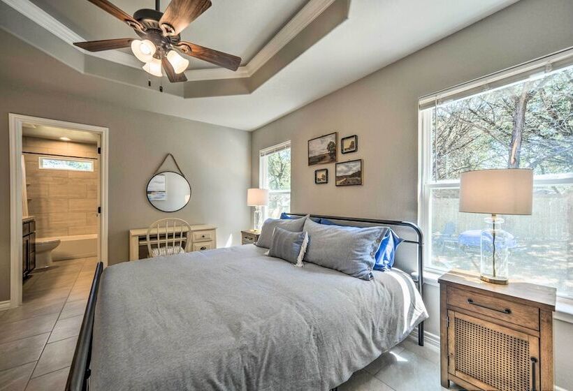 Charming Canyon Lake Home   Walk To Boat Ramp