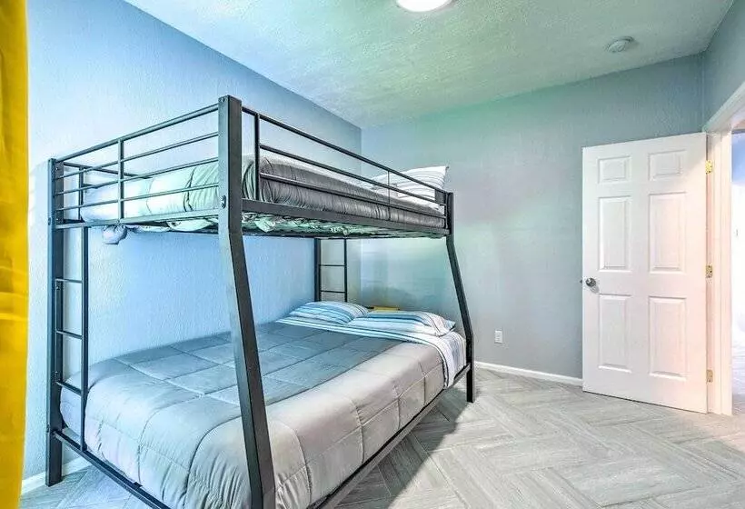 Charming Coastal Getaway, Near Beach & Pier!