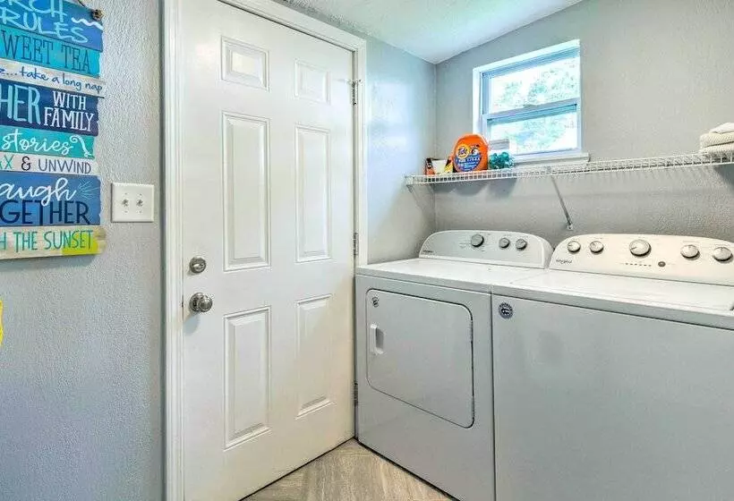 Charming Coastal Getaway, Near Beach & Pier!