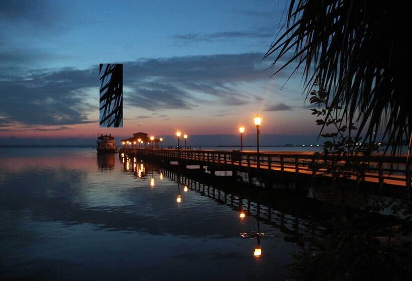 Historic Green Cove Springs Home   Walk To Coast!