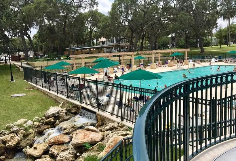 Historic Green Cove Springs Home   Walk To Coast!