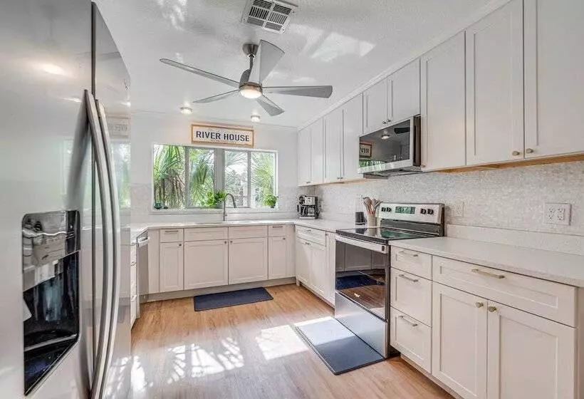 Riverfront Home W/ Boat Dock & Kayaks!