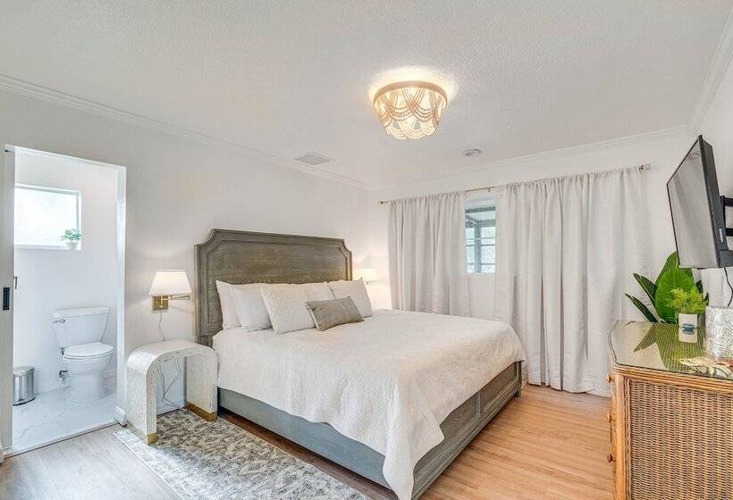 Riverfront Home W/ Boat Dock & Kayaks!