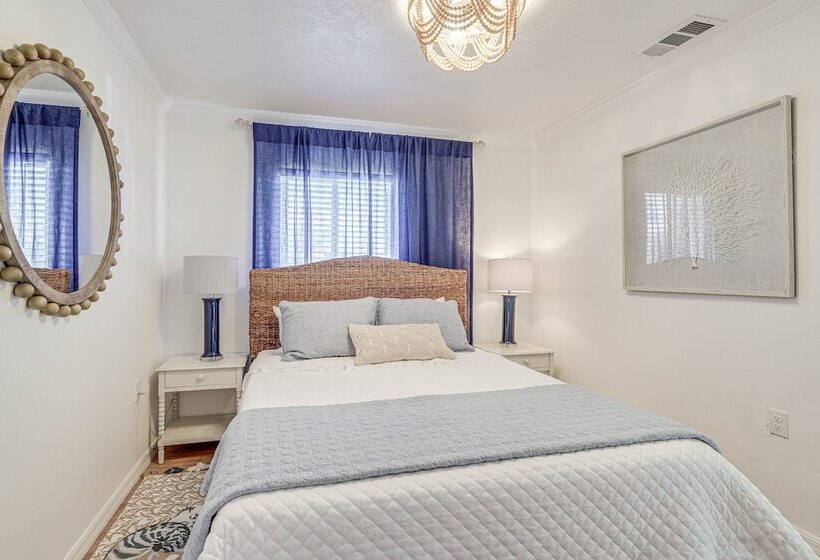 Riverfront Home W/ Boat Dock & Kayaks!