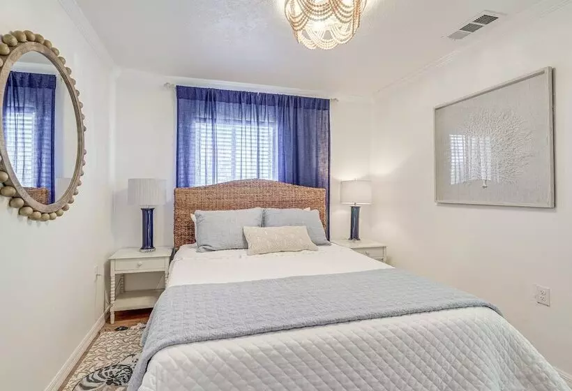 Riverfront Home W/ Boat Dock & Kayaks!