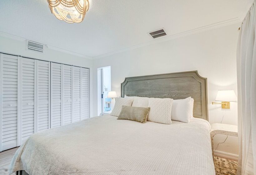 Riverfront Home W/ Boat Dock & Kayaks!