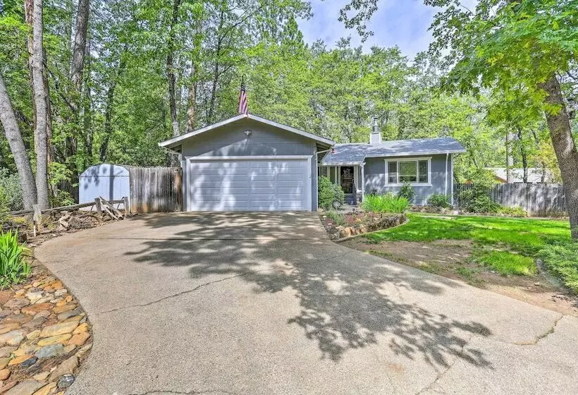 Charming Shasta Lake Retreat: Boat, Hike & Fish!