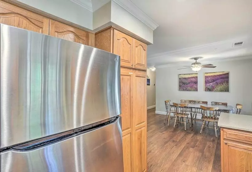 Charming Shasta Lake Retreat: Boat, Hike & Fish!