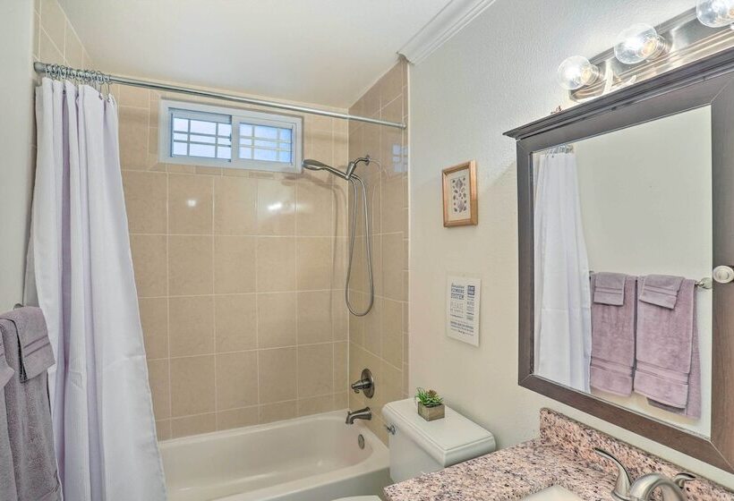 Charming Shasta Lake Retreat: Boat, Hike & Fish!