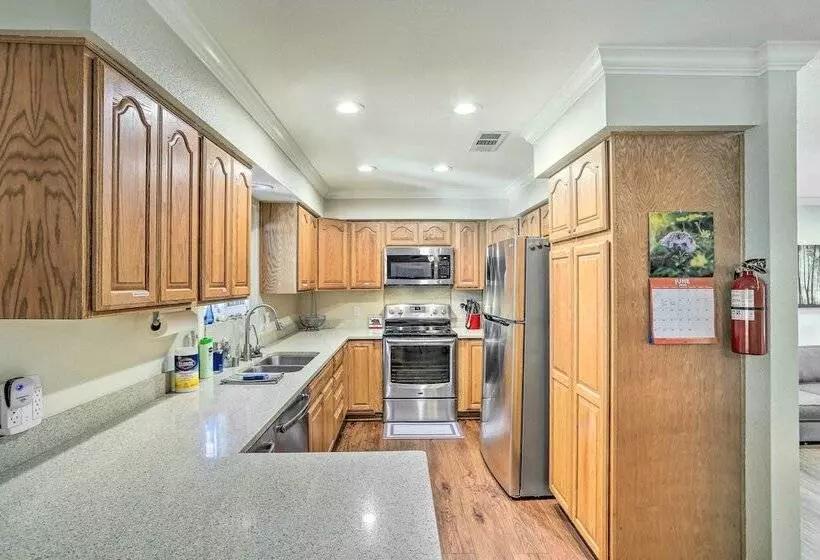 Charming Shasta Lake Retreat: Boat, Hike & Fish!