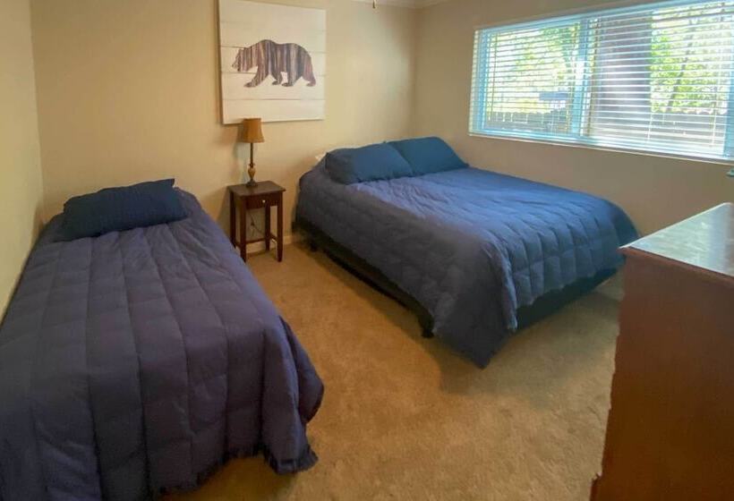 Charming Shasta Lake Retreat: Boat, Hike & Fish!