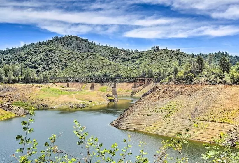 Charming Shasta Lake Retreat: Boat, Hike & Fish!