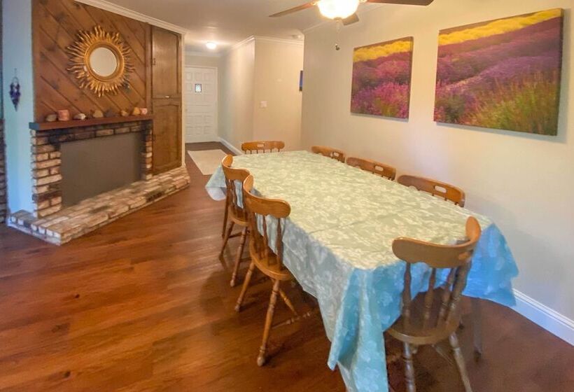 Charming Shasta Lake Retreat: Boat, Hike & Fish!