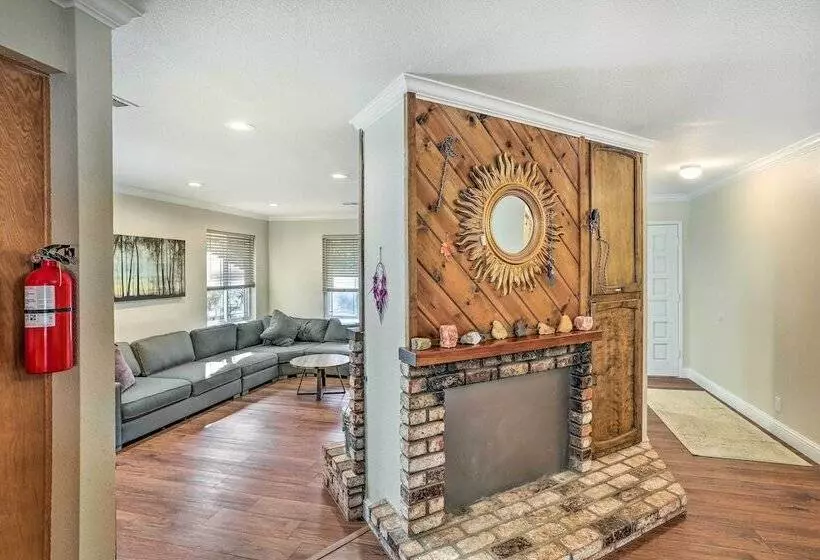 Charming Shasta Lake Retreat: Boat, Hike & Fish!