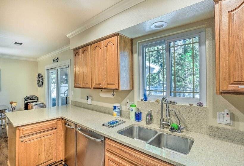 Charming Shasta Lake Retreat: Boat, Hike & Fish!