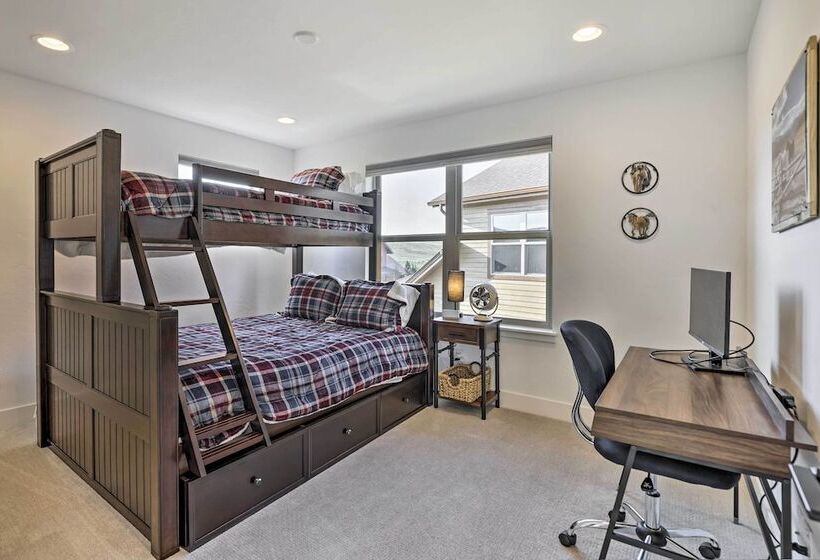 Furnished Deck & Hot Tub: Chic Granby Home!