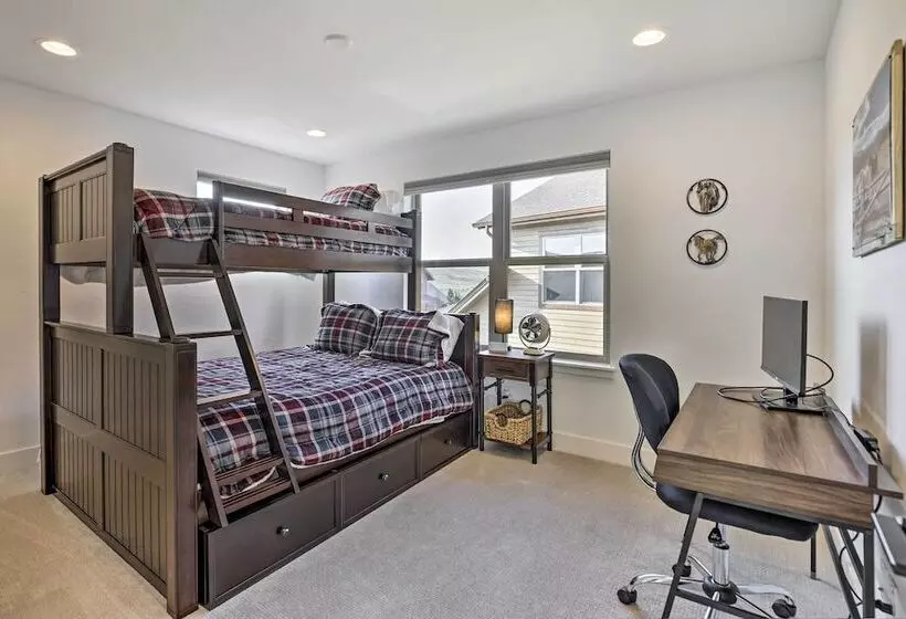 Furnished Deck & Hot Tub: Chic Granby Home!