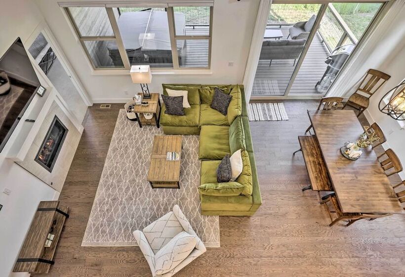 Furnished Deck & Hot Tub: Chic Granby Home!