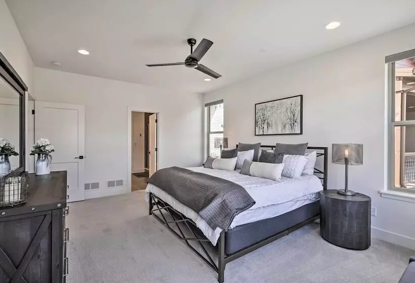 Furnished Deck & Hot Tub: Chic Granby Home!