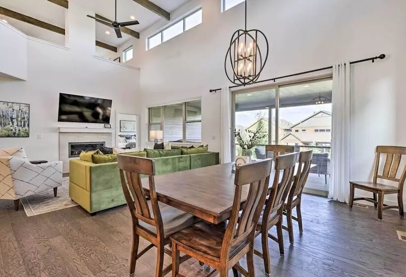 Furnished Deck & Hot Tub: Chic Granby Home!