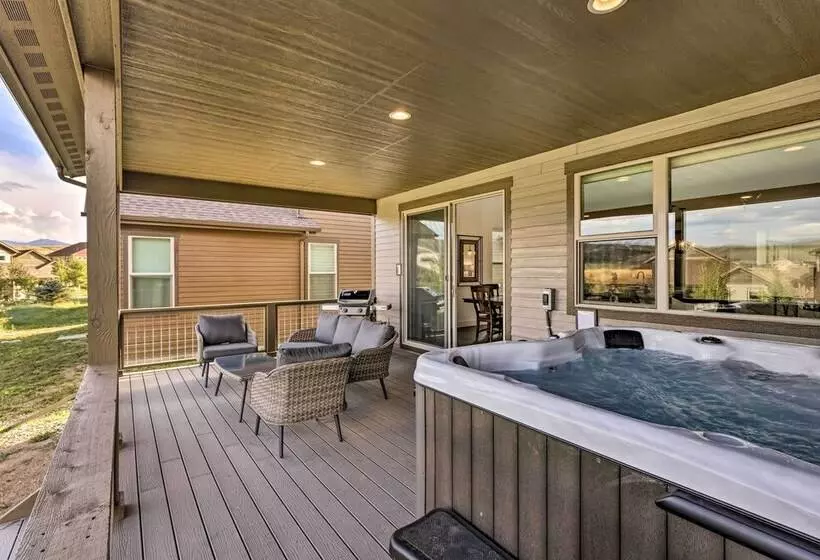 Furnished Deck & Hot Tub: Chic Granby Home!