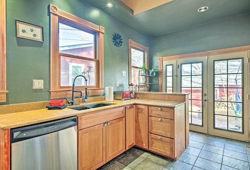 Colorado Springs Dwelling, Walk To Downtown!