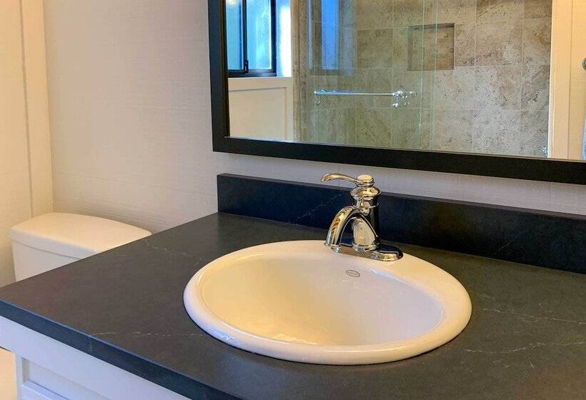 Cozy Tahoe City Home Near Famous Ski Resorts!