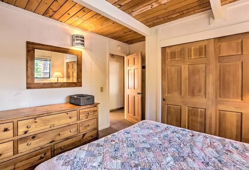 Cozy Tahoe City Home Near Famous Ski Resorts!