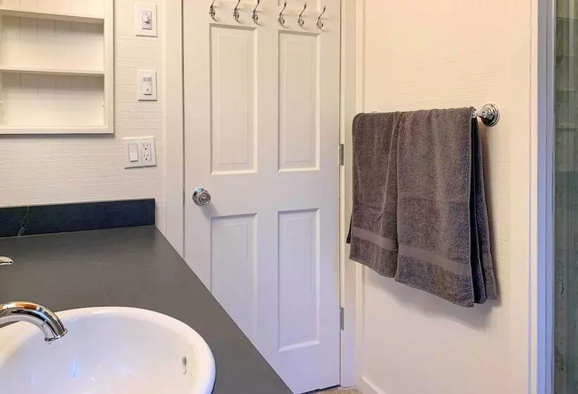 Cozy Tahoe City Home Near Famous Ski Resorts!