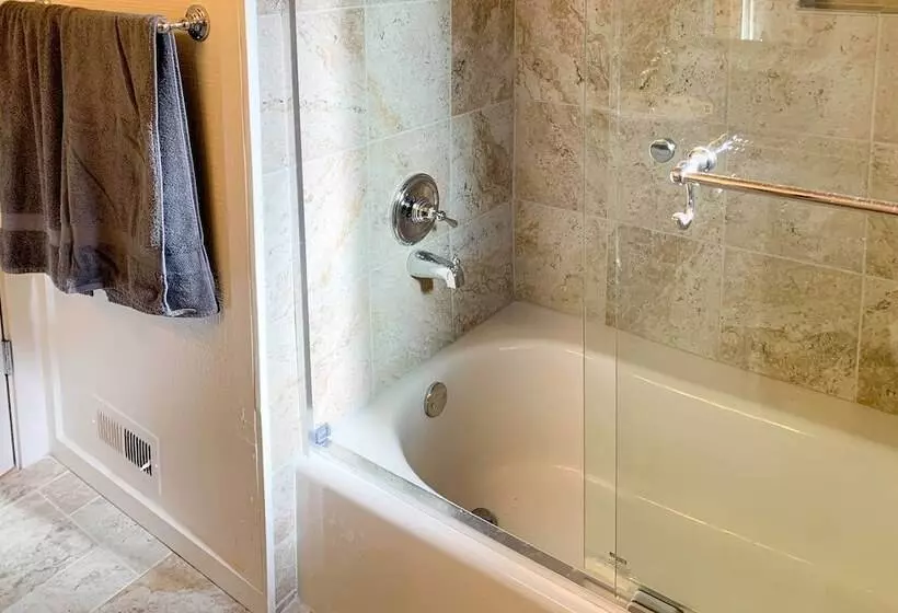 Cozy Tahoe City Home Near Famous Ski Resorts!